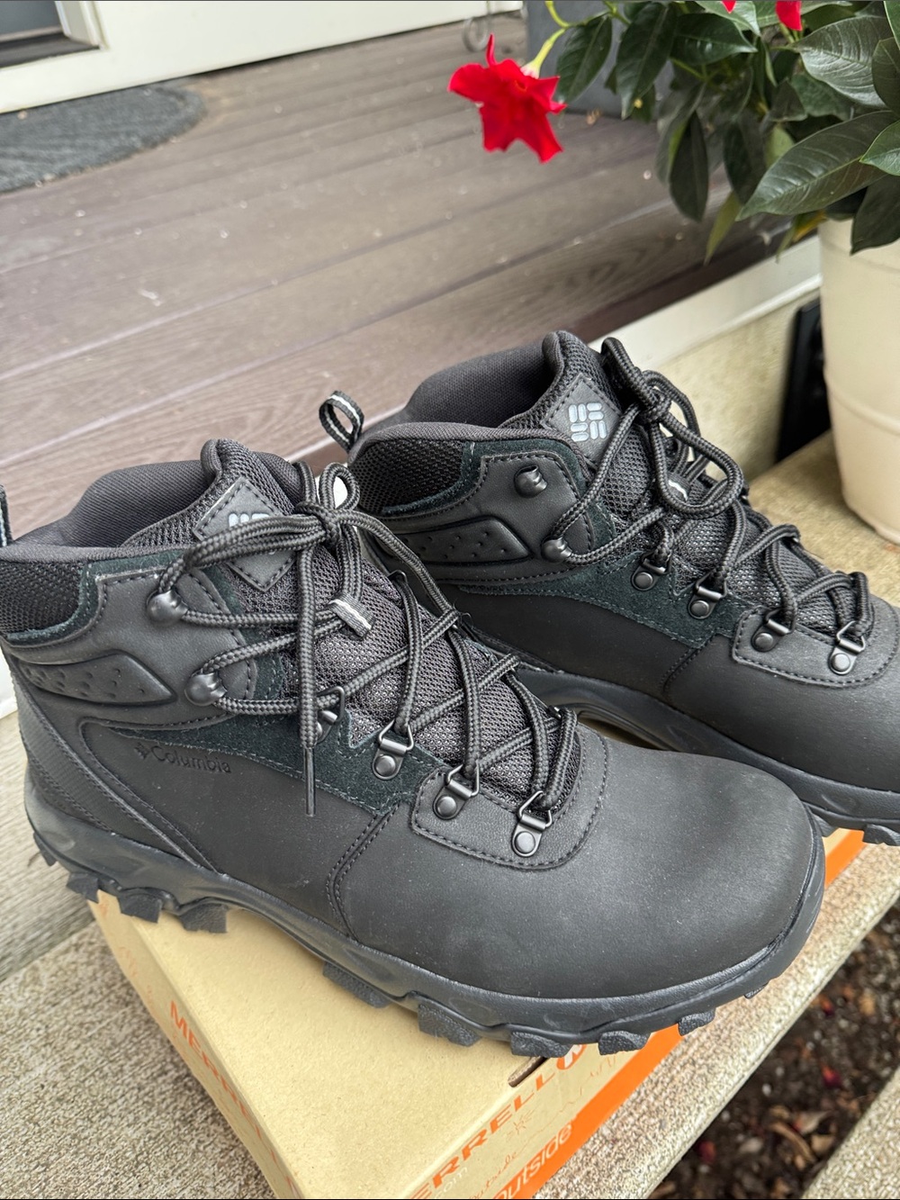 New Columbia Black Men's Waterproof Hiking Boots